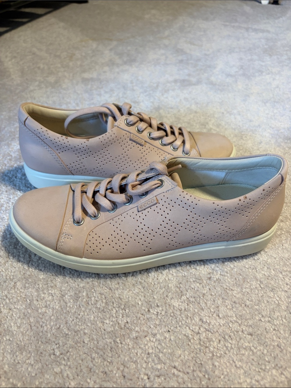 ECCO Blush Women’s Leather Lace-Up Sneakers